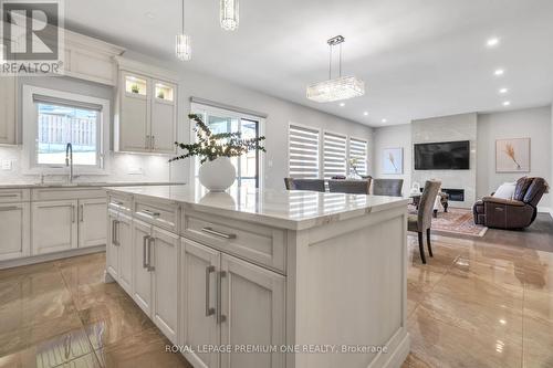 1177 Meadowlark Ridge, London, ON - Indoor Photo Showing Kitchen With Upgraded Kitchen