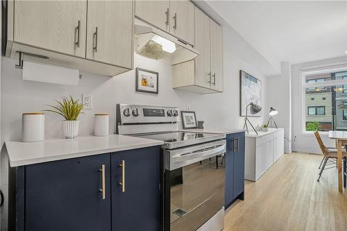 54 Sentinel Lane, Hamilton, ON - Indoor Photo Showing Kitchen