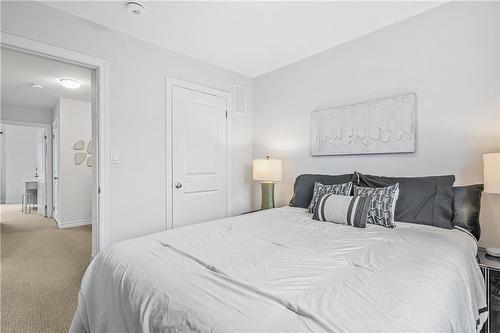 54 Sentinel Lane, Hamilton, ON - Indoor Photo Showing Bedroom