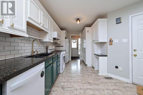 29 Rose Street, Orangeville, ON - Indoor Photo Showing Kitchen With Double Sink