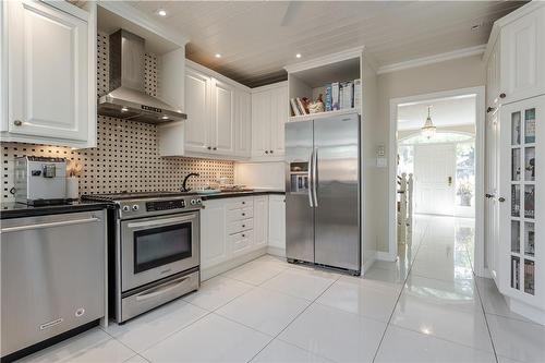 675 North Shore Boulevard E, Burlington, ON - Indoor Photo Showing Kitchen