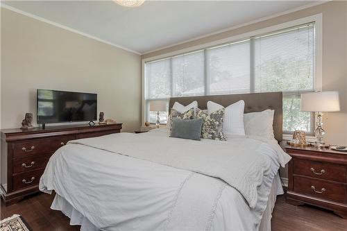 675 North Shore Boulevard E, Burlington, ON - Indoor Photo Showing Bedroom