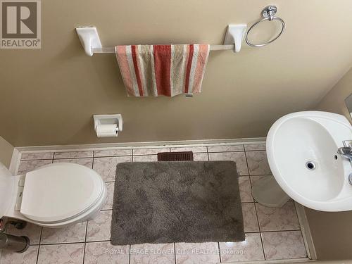 697 Dolly Bird Lane, Mississauga, ON - Indoor Photo Showing Bathroom