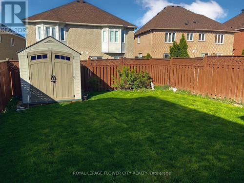 697 Dolly Bird Lane, Mississauga, ON - Outdoor