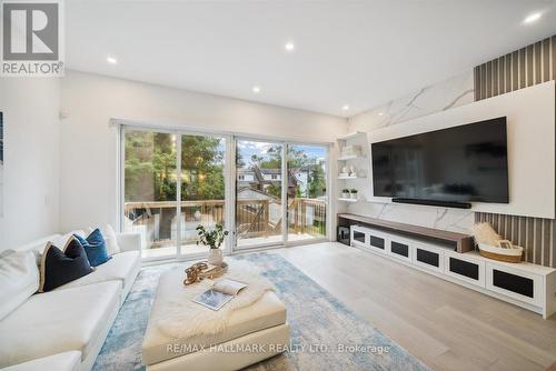 65 Lake Crescent, Toronto, ON - Indoor Photo Showing Living Room