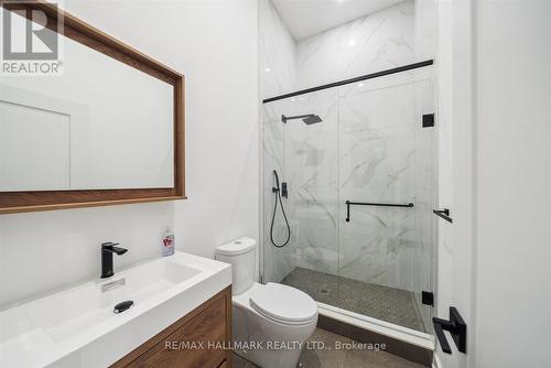 65 Lake Crescent, Toronto, ON - Indoor Photo Showing Bathroom
