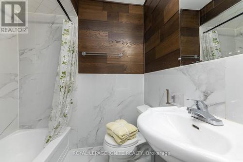 3421 Fellmore Drive, Mississauga, ON - Indoor Photo Showing Bathroom