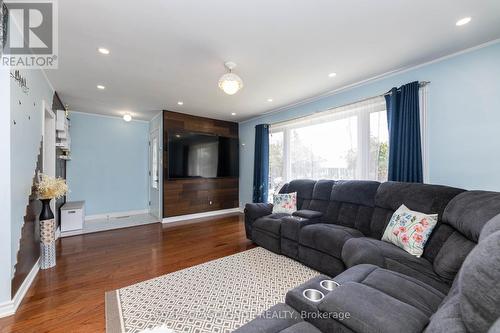 3421 Fellmore Drive, Mississauga, ON - Indoor Photo Showing Living Room