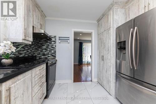 3421 Fellmore Drive, Mississauga, ON - Indoor Photo Showing Kitchen