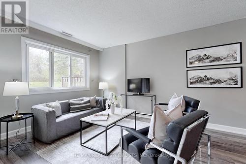 178 - 2001 Bonnymede Drive, Mississauga, ON - Indoor Photo Showing Living Room