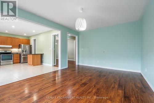 519 Wansbrough Way, Shelburne, ON - Indoor Photo Showing Kitchen