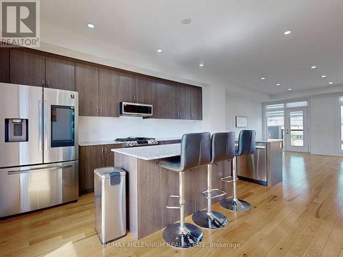 45 Shatner Turnabout, Vaughan (East Woodbridge), ON - Indoor Photo Showing Kitchen With Upgraded Kitchen