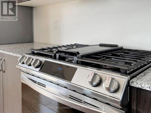 45 Shatner Turnabout, Vaughan (East Woodbridge), ON - Indoor Photo Showing Kitchen