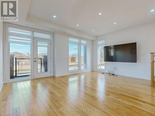 45 Shatner Turnabout, Vaughan (East Woodbridge), ON - Indoor Photo Showing Living Room