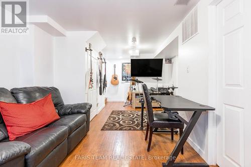 1251 Coleman Court, Innisfil, ON - Indoor Photo Showing Living Room