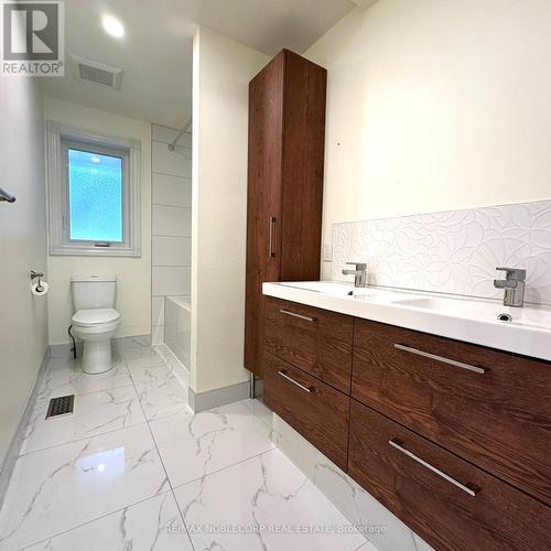 175 Garden Avenue, Richmond Hill, ON - Indoor Photo Showing Bathroom