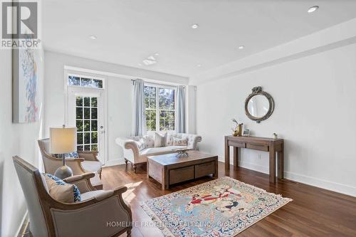 7 - 6 Leonard Street, Richmond Hill, ON - Indoor Photo Showing Living Room