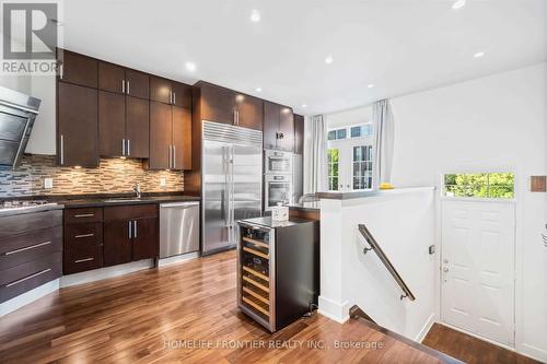 7 - 6 Leonard Street, Richmond Hill, ON - Indoor Photo Showing Kitchen With Upgraded Kitchen