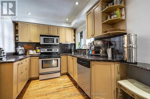 272 Conestoga Avenue, Richmond Hill, ON - Indoor Photo Showing Kitchen