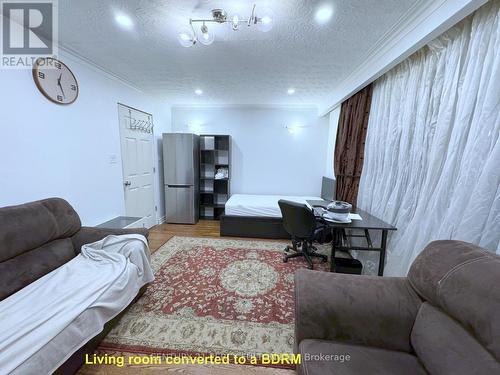 272 Conestoga Avenue, Richmond Hill, ON - Indoor Photo Showing Living Room