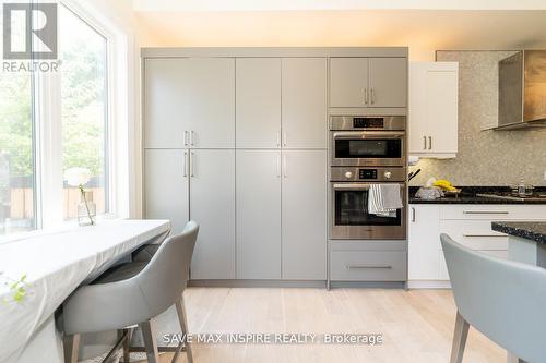 202 Townsend Avenue S, Burlington, ON - Indoor Photo Showing Kitchen