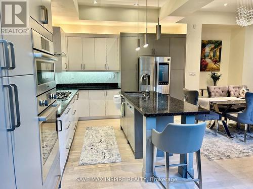 202 Townsend Avenue S, Burlington, ON - Indoor Photo Showing Kitchen With Stainless Steel Kitchen With Upgraded Kitchen