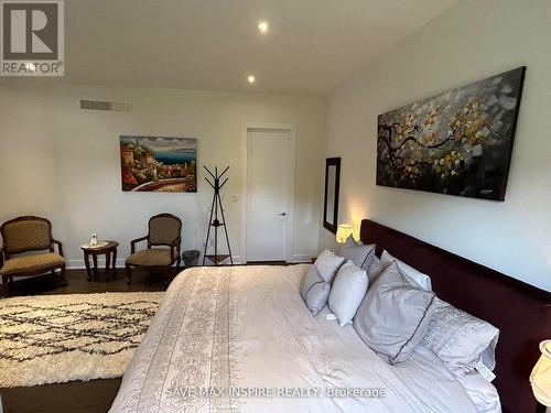 202 Townsend Avenue S, Burlington, ON - Indoor Photo Showing Bedroom