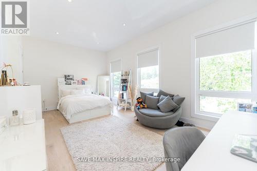 202 Townsend Avenue S, Burlington, ON - Indoor Photo Showing Bedroom