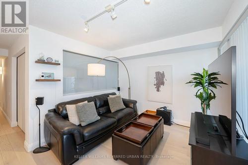 413 - 1040 The Queensway Avenue, Toronto, ON - Indoor Photo Showing Living Room
