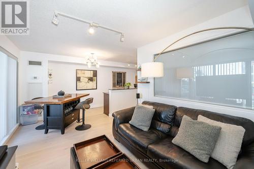 413 - 1040 The Queensway Avenue, Toronto, ON - Indoor Photo Showing Other Room