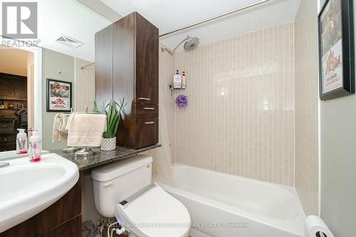 413 - 1040 The Queensway Avenue, Toronto, ON - Indoor Photo Showing Bathroom