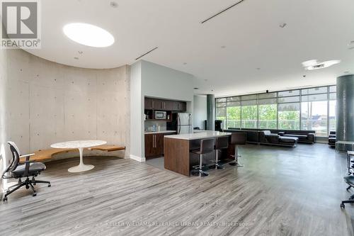 413 - 1040 The Queensway Avenue, Toronto, ON - Indoor