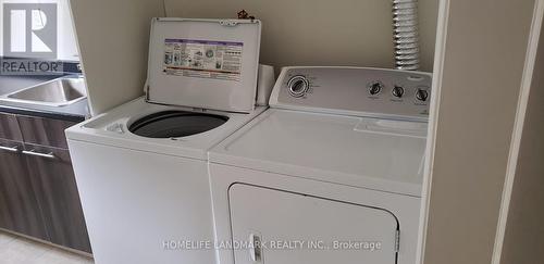 423 Smith Lane, Oakville, ON - Indoor Photo Showing Laundry Room