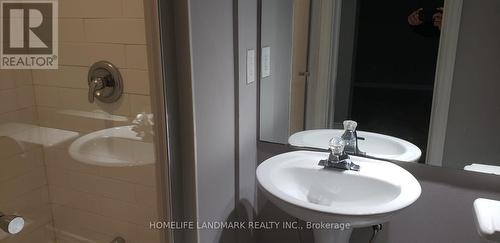 423 Smith Lane, Oakville, ON - Indoor Photo Showing Bathroom