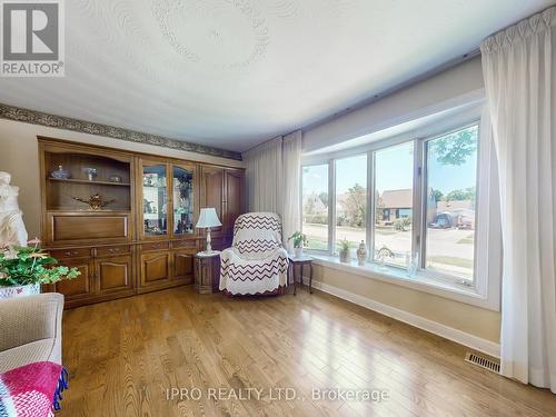 49 Allenby Avenue, Toronto, ON - Indoor Photo Showing Living Room