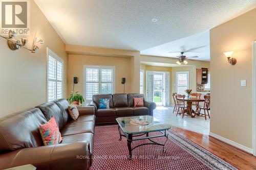 Upper - 426 Arrowsmith Drive, Mississauga, ON - Indoor Photo Showing Living Room