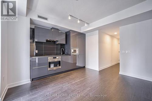 1003 - 234 Simcoe Street, Toronto, ON - Indoor Photo Showing Kitchen