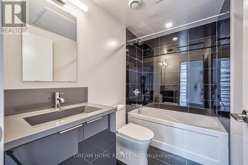 1003 - 234 Simcoe Street, Toronto, ON - Indoor Photo Showing Bathroom