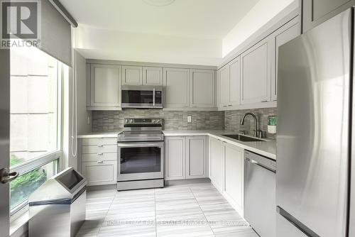 811 - 18 William Carson Crescent, Toronto (St. Andrew-Windfields), ON - Indoor Photo Showing Kitchen With Upgraded Kitchen