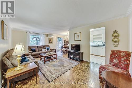 106 - 800 Kennedy Road, Toronto, ON - Indoor Photo Showing Living Room