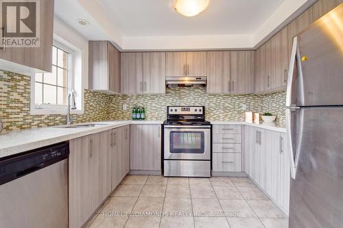 2450 Bromus Path, Oshawa, ON - Indoor Photo Showing Kitchen With Upgraded Kitchen