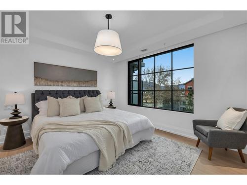 450 Groves Avenue Unit# 302, Kelowna, BC - Indoor Photo Showing Bedroom