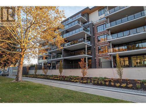 450 Groves Avenue Unit# 302, Kelowna, BC - Outdoor With Facade