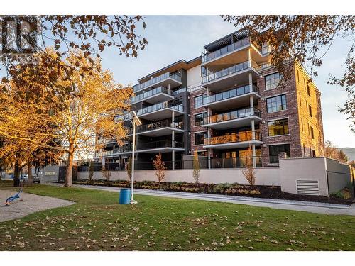 450 Groves Avenue Unit# 302, Kelowna, BC - Outdoor With Facade