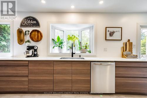 996 Oshawa Boulevard N, Oshawa, ON - Indoor Photo Showing Kitchen