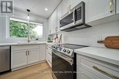 850 Central Park Boulevard N, Oshawa, ON - Indoor Photo Showing Kitchen