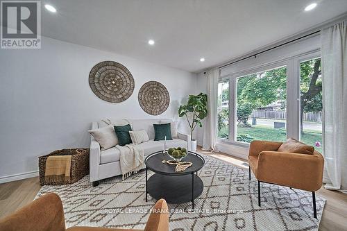 850 Central Park Boulevard N, Oshawa, ON - Indoor Photo Showing Living Room