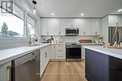 850 Central Park Boulevard N, Oshawa, ON - Indoor Photo Showing Kitchen With Stainless Steel Kitchen With Double Sink With Upgraded Kitchen