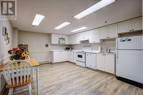 306 - 51 Rivermill Boulevard, Kawartha Lakes (Lindsay), ON - Indoor Photo Showing Kitchen