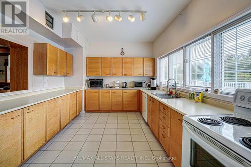 306 - 51 Rivermill Boulevard, Kawartha Lakes (Lindsay), ON - Indoor Photo Showing Kitchen With Double Sink